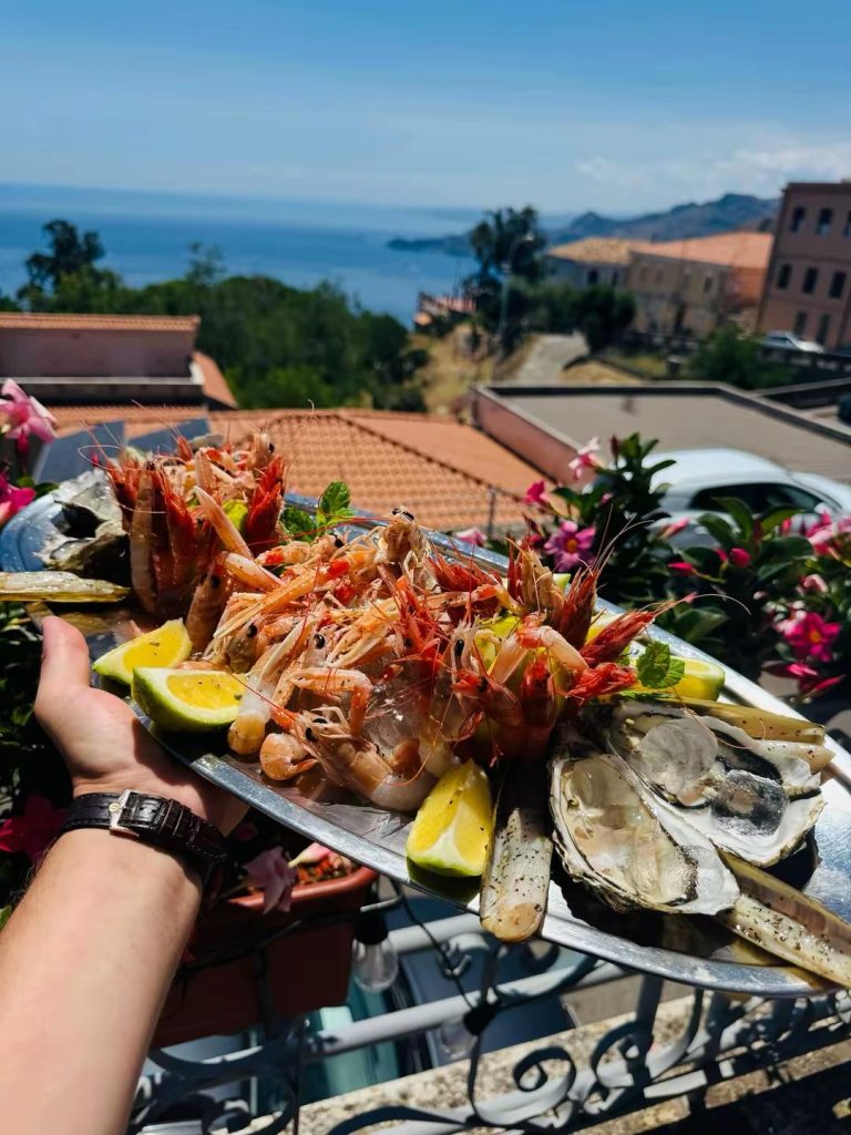 Ristorante di pesce con vista mare Forza d’Agrò